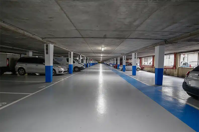 Largeur de place de parking conseils pour un stationnement sans encombre